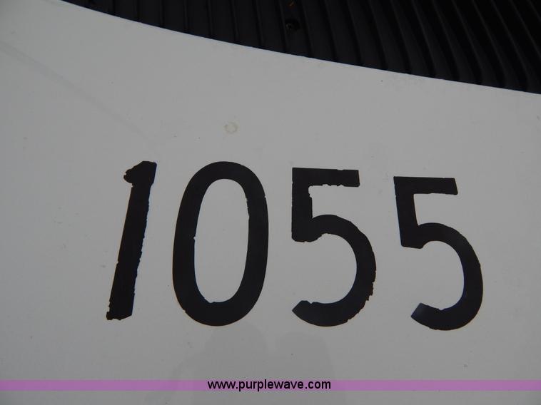 image for item I4685 2001 Ford Econoline E450 Diamond Coach bus