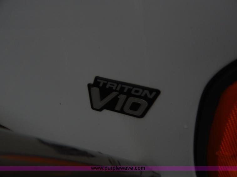 image for item I4685 2001 Ford Econoline E450 Diamond Coach bus