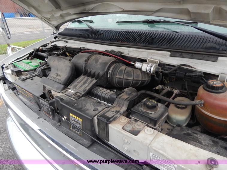 image for item I4685 2001 Ford Econoline E450 Diamond Coach bus