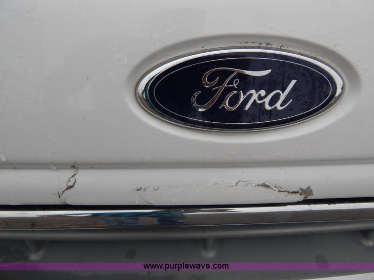 image for item I4685 2001 Ford Econoline E450 Diamond Coach bus