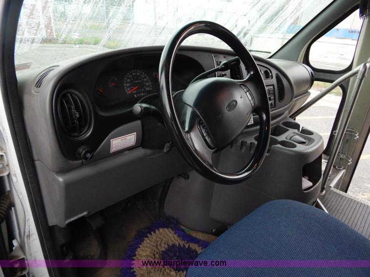 image for item I4685 2001 Ford Econoline E450 Diamond Coach bus