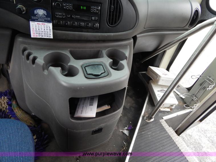 image for item I4685 2001 Ford Econoline E450 Diamond Coach bus