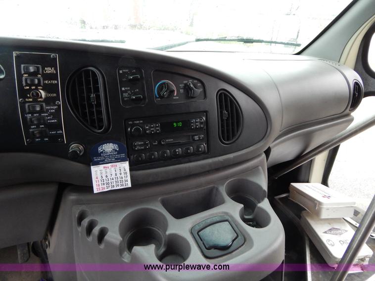 image for item I4685 2001 Ford Econoline E450 Diamond Coach bus