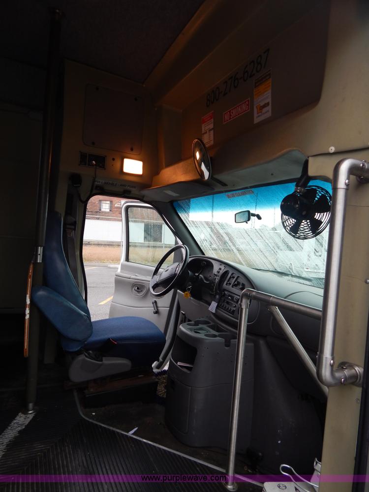 image for item I4685 2001 Ford Econoline E450 Diamond Coach bus