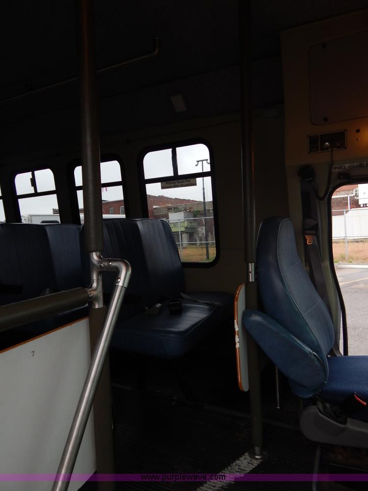 image for item I4685 2001 Ford Econoline E450 Diamond Coach bus