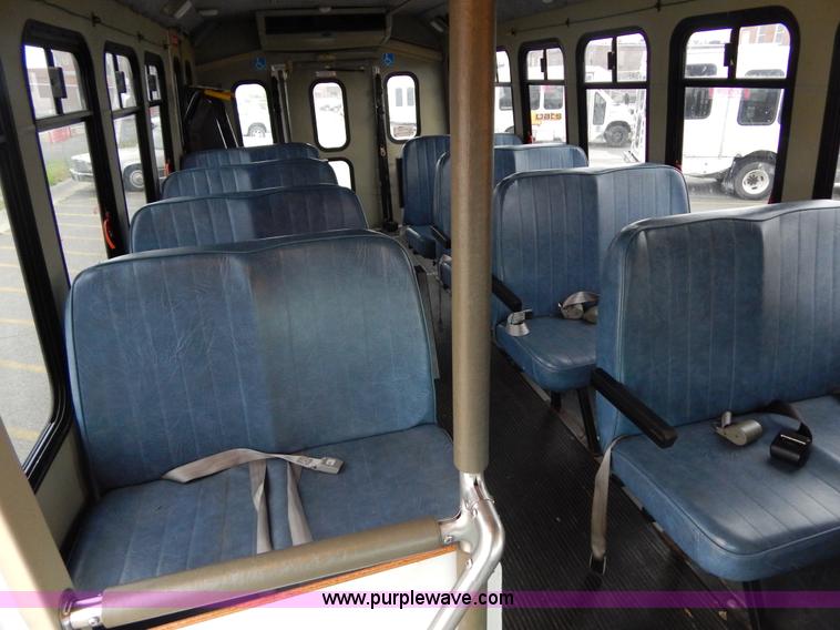 image for item I4685 2001 Ford Econoline E450 Diamond Coach bus