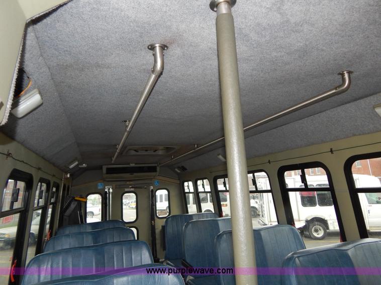 image for item I4685 2001 Ford Econoline E450 Diamond Coach bus