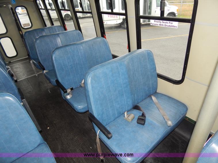 image for item I4685 2001 Ford Econoline E450 Diamond Coach bus