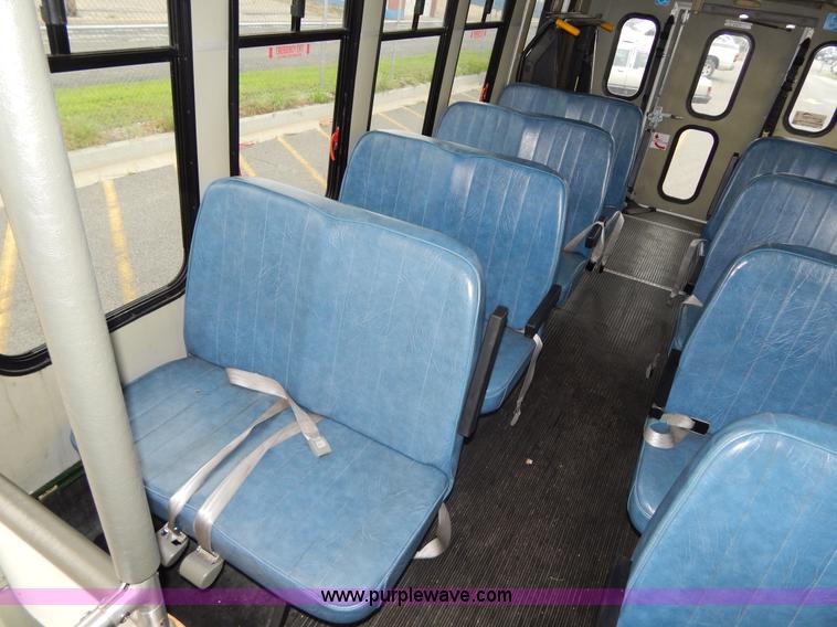 image for item I4685 2001 Ford Econoline E450 Diamond Coach bus