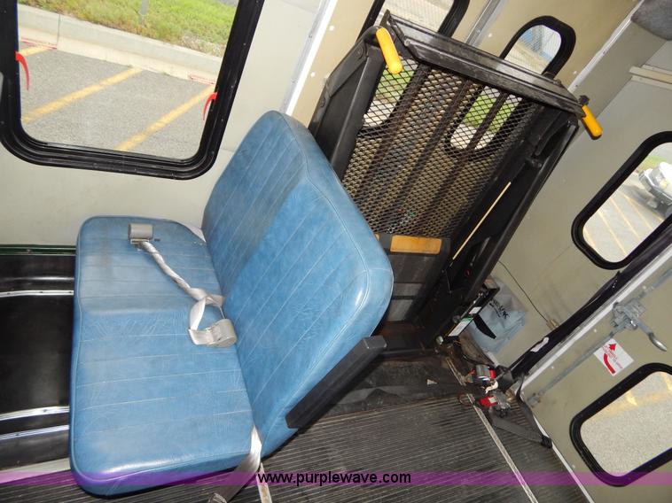 image for item I4685 2001 Ford Econoline E450 Diamond Coach bus