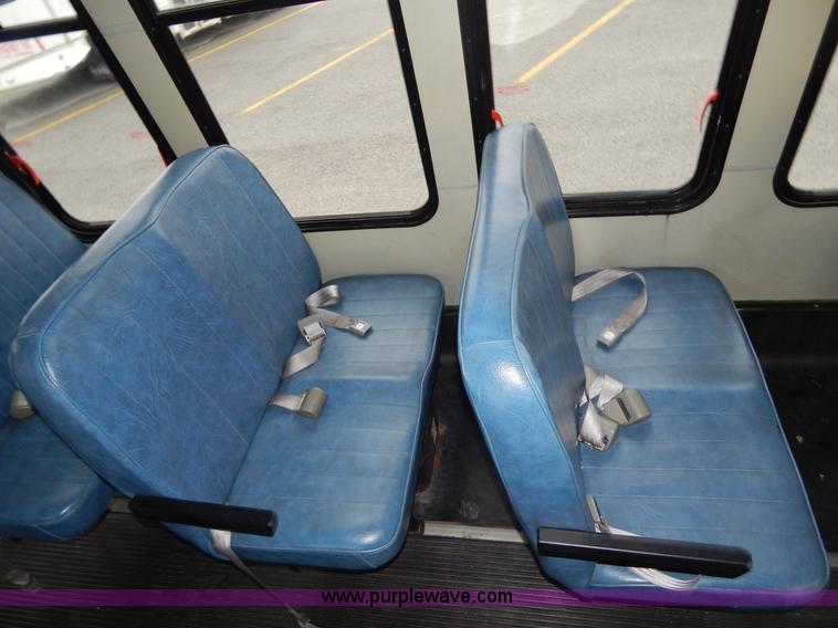 image for item I4685 2001 Ford Econoline E450 Diamond Coach bus