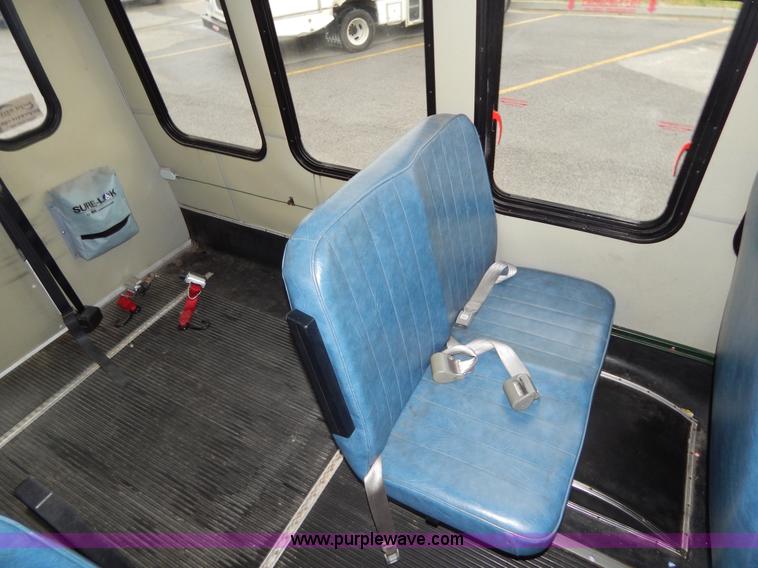 image for item I4685 2001 Ford Econoline E450 Diamond Coach bus