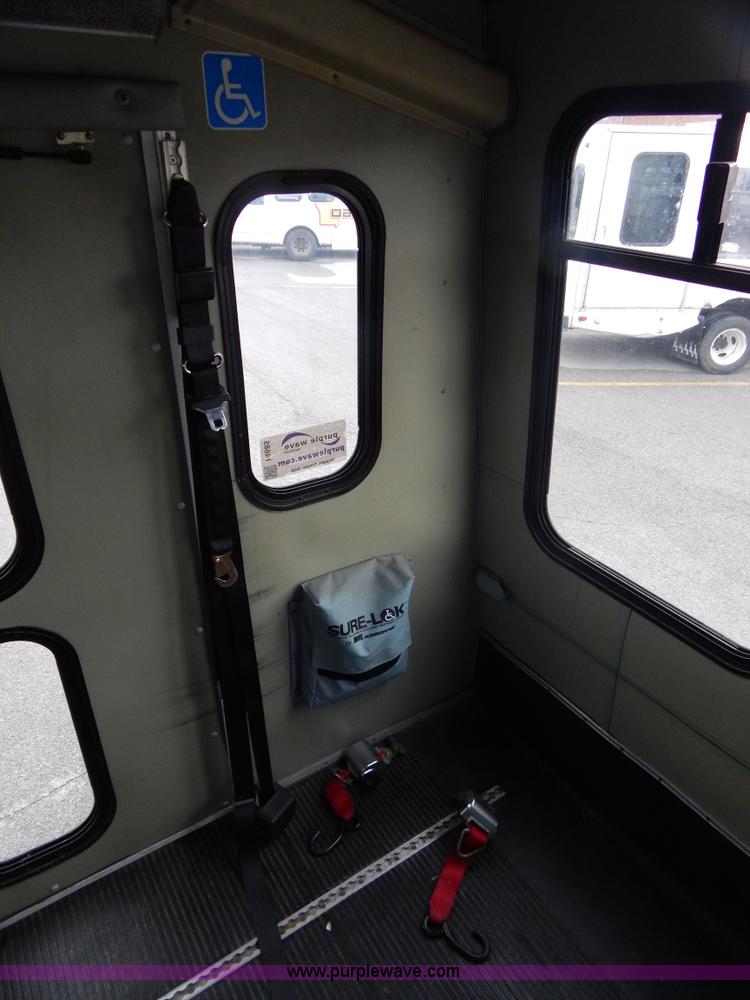 image for item I4685 2001 Ford Econoline E450 Diamond Coach bus