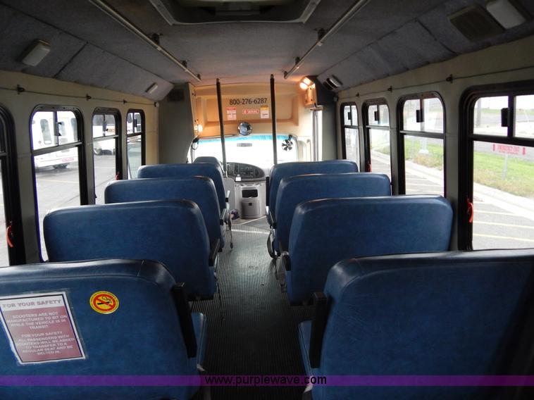 image for item I4685 2001 Ford Econoline E450 Diamond Coach bus