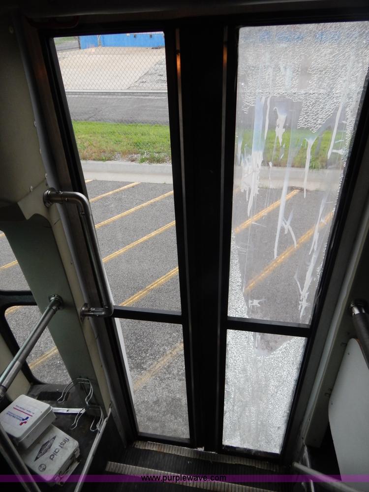 image for item I4685 2001 Ford Econoline E450 Diamond Coach bus