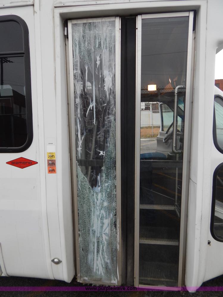 image for item I4685 2001 Ford Econoline E450 Diamond Coach bus