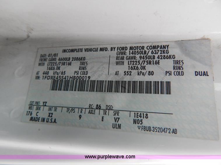 image for item I4685 2001 Ford Econoline E450 Diamond Coach bus