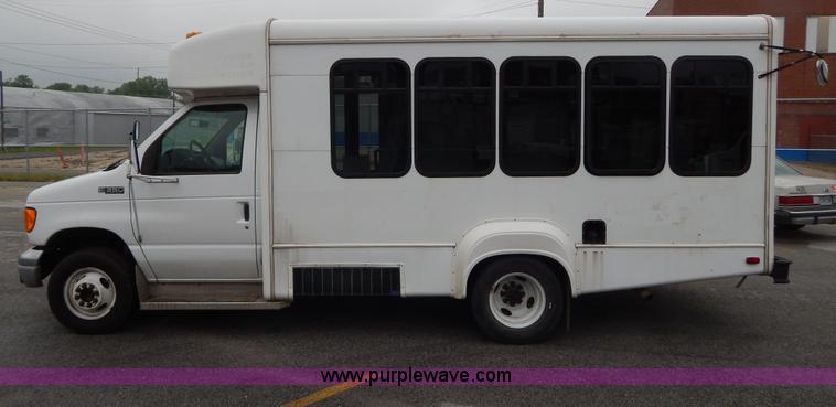 image for item I4686 2003 Ford E350 Goshen bus