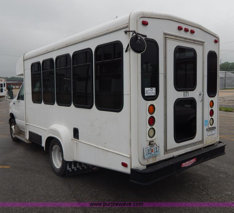 image for item I4686 2003 Ford E350 Goshen bus