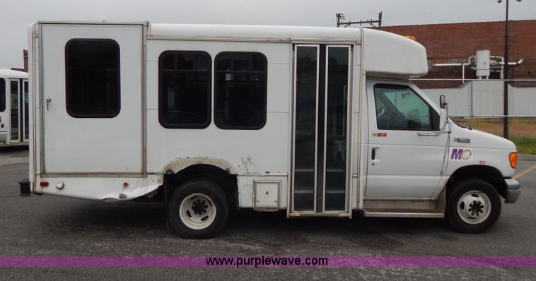 image for item I4686 2003 Ford E350 Goshen bus