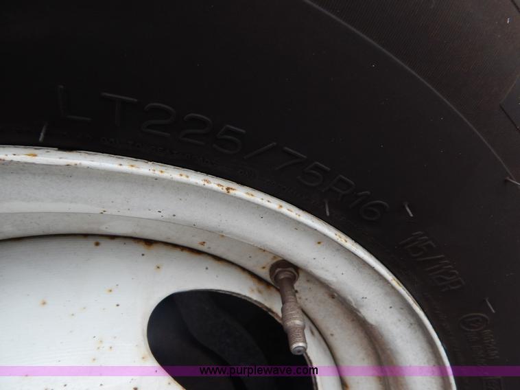 image for item I4686 2003 Ford E350 Goshen bus