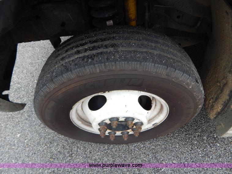 image for item I4686 2003 Ford E350 Goshen bus