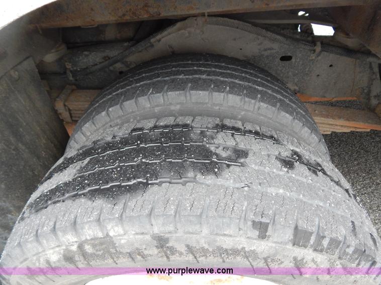 image for item I4686 2003 Ford E350 Goshen bus