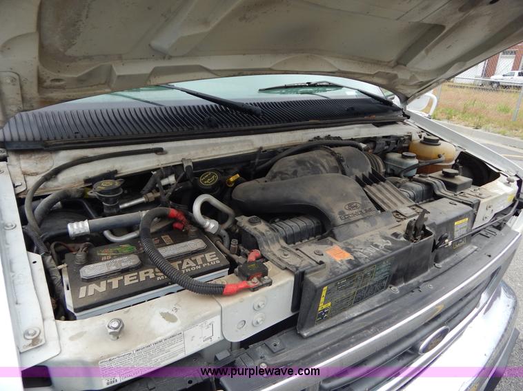 image for item I4686 2003 Ford E350 Goshen bus