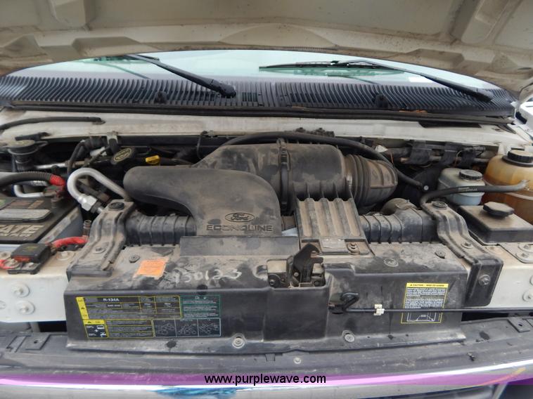 image for item I4686 2003 Ford E350 Goshen bus