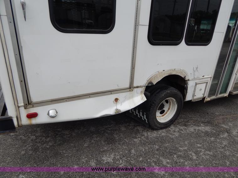image for item I4686 2003 Ford E350 Goshen bus