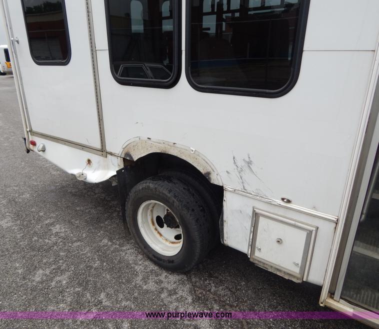 image for item I4686 2003 Ford E350 Goshen bus