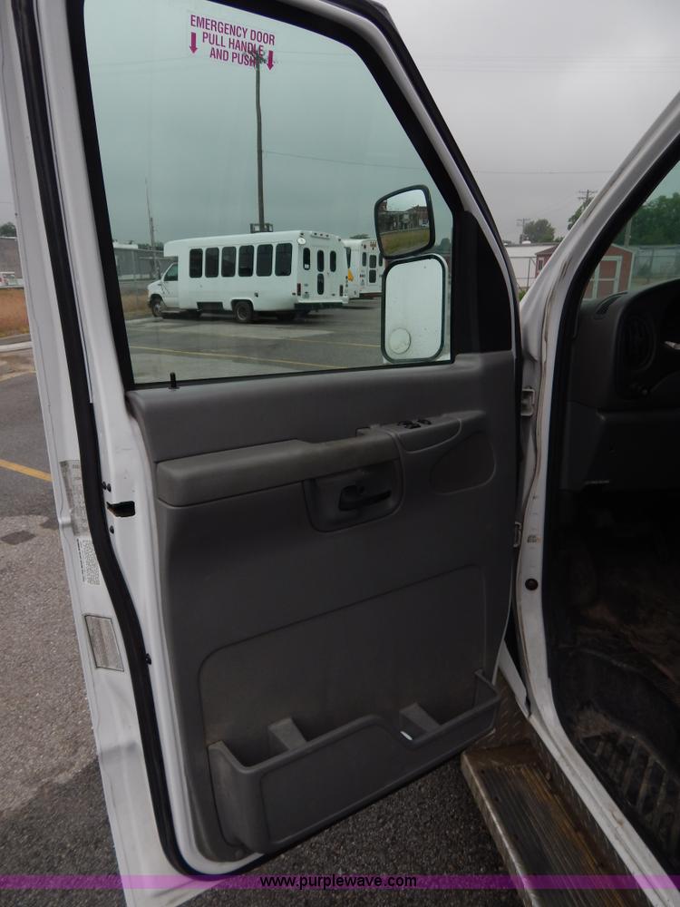 image for item I4686 2003 Ford E350 Goshen bus