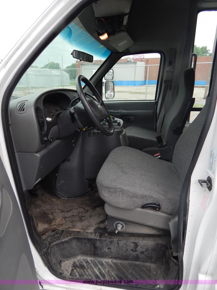 image for item I4686 2003 Ford E350 Goshen bus