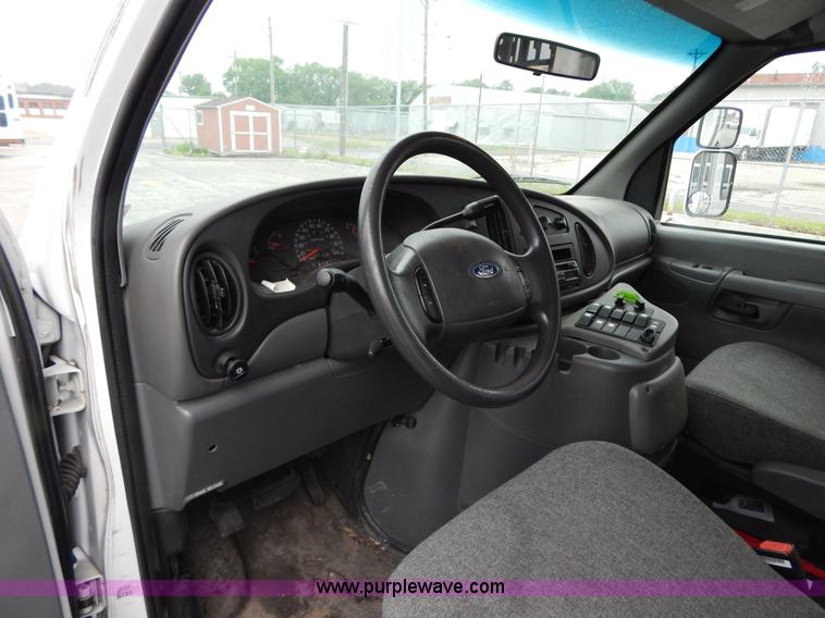 image for item I4686 2003 Ford E350 Goshen bus