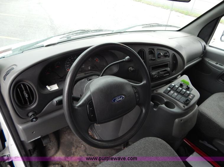 image for item I4686 2003 Ford E350 Goshen bus