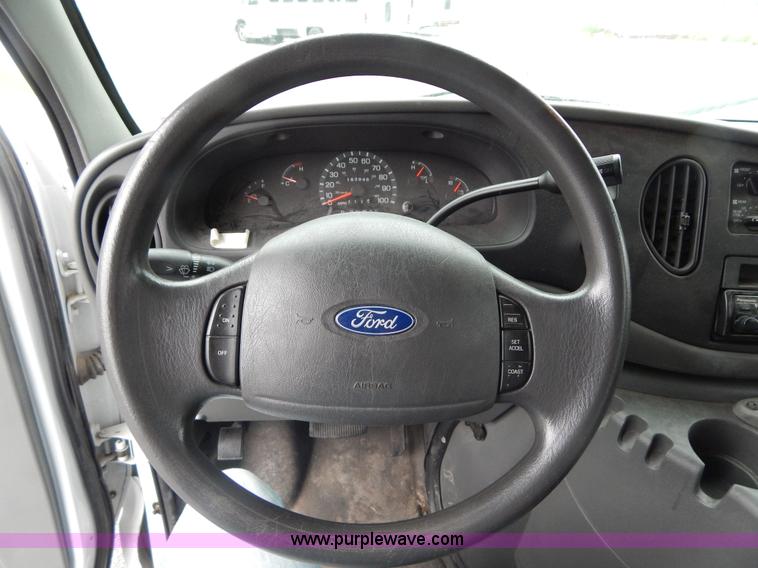image for item I4686 2003 Ford E350 Goshen bus