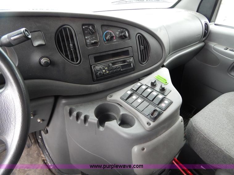 image for item I4686 2003 Ford E350 Goshen bus
