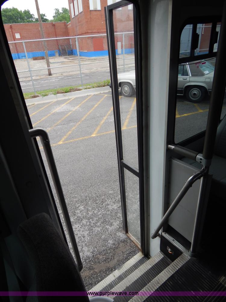 image for item I4686 2003 Ford E350 Goshen bus