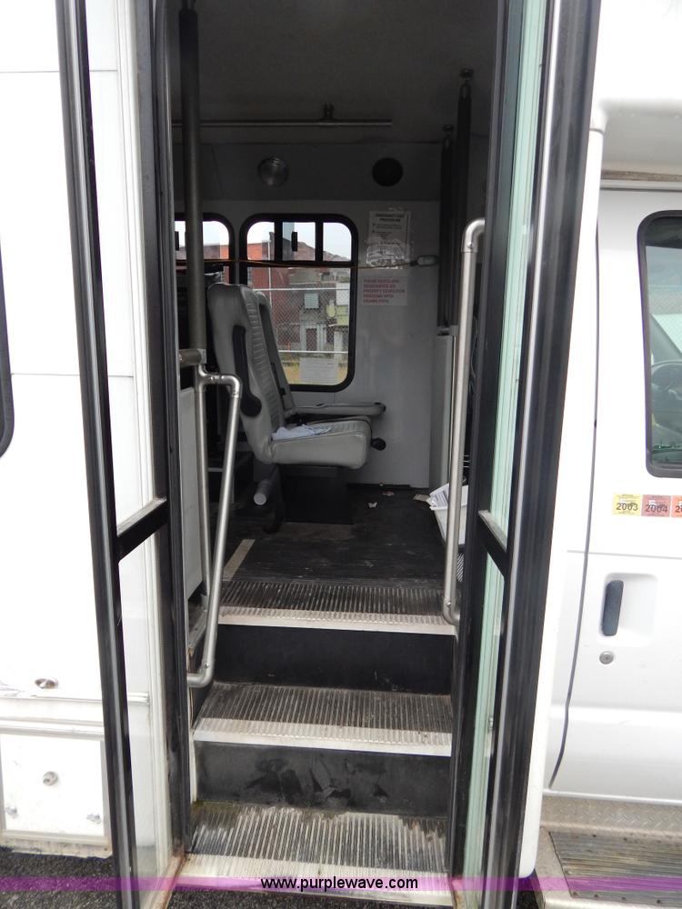 image for item I4686 2003 Ford E350 Goshen bus