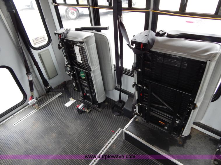 image for item I4686 2003 Ford E350 Goshen bus