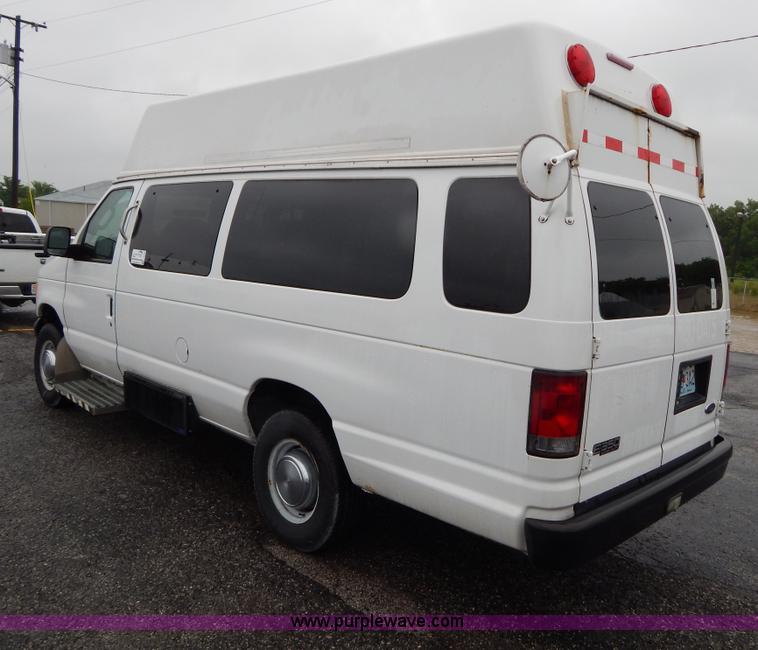 image for item I4688 2005 Ford E350 van