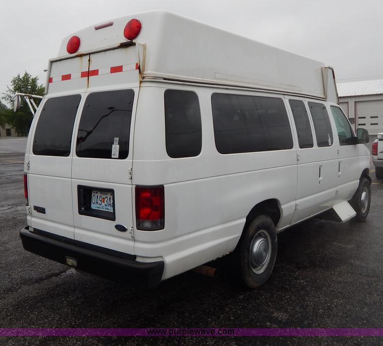 image for item I4688 2005 Ford E350 van
