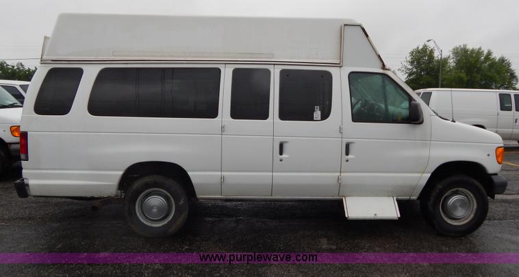 image for item I4688 2005 Ford E350 van