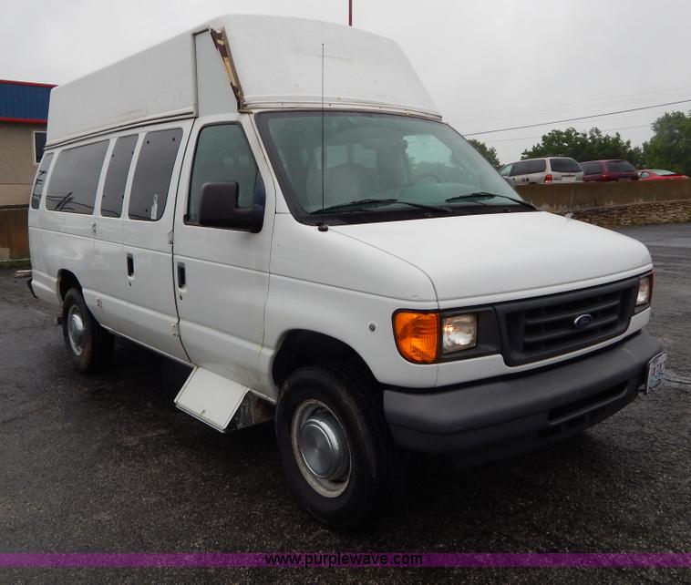 image for item I4688 2005 Ford E350 van