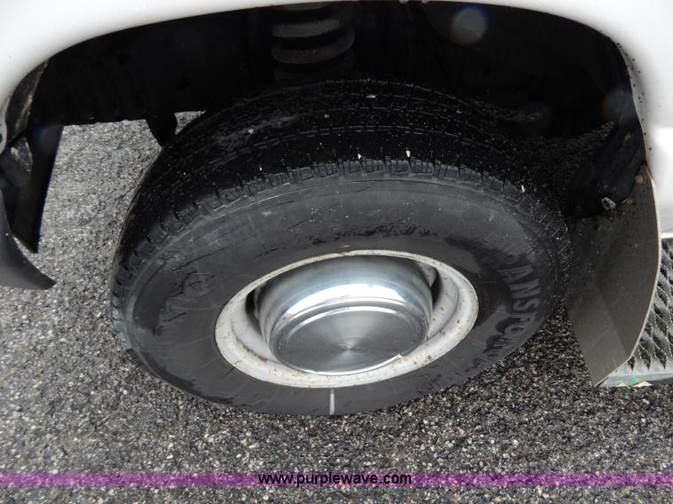 image for item I4688 2005 Ford E350 van