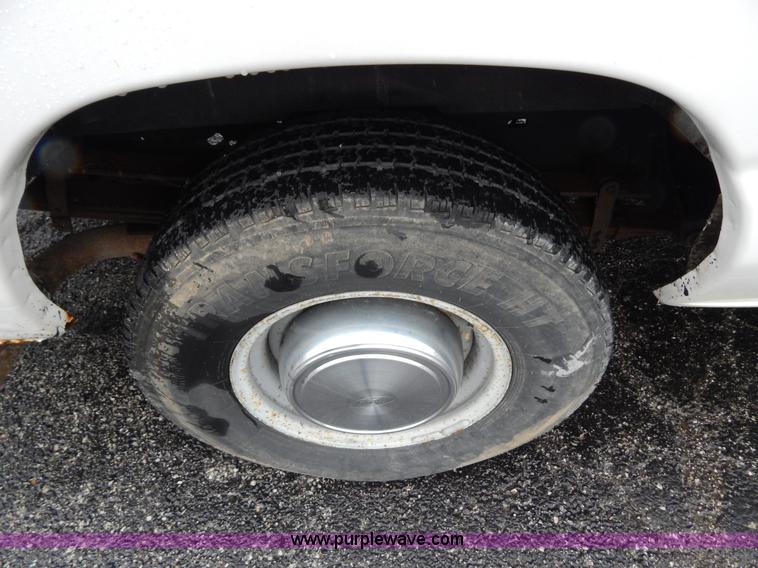 image for item I4688 2005 Ford E350 van