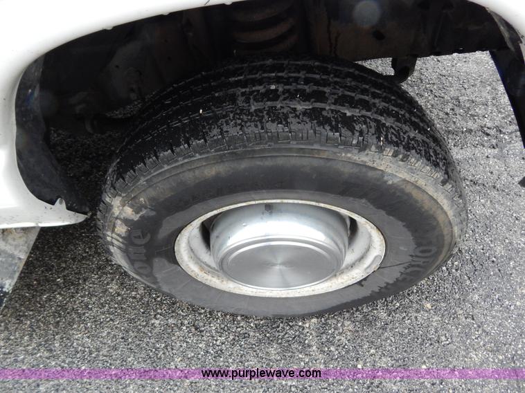 image for item I4688 2005 Ford E350 van