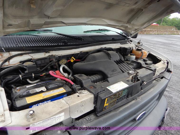 image for item I4688 2005 Ford E350 van