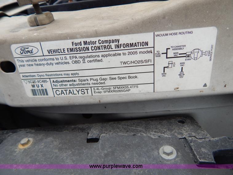 image for item I4688 2005 Ford E350 van