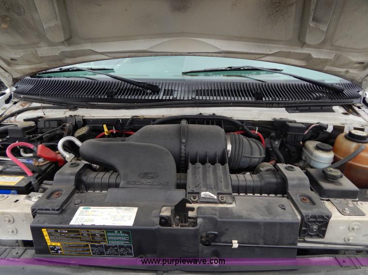 image for item I4688 2005 Ford E350 van
